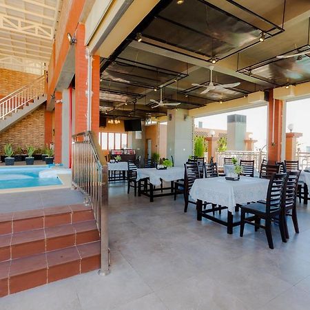 Seventh Heaven Hotel And High Bar Phnom Penh Exterior foto