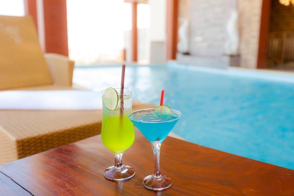 Seventh Heaven Hotel And High Bar Phnom Penh Exterior foto