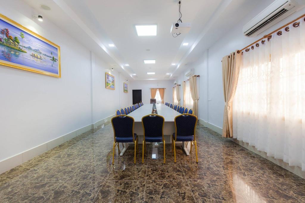 Seventh Heaven Hotel And High Bar Phnom Penh Exterior foto