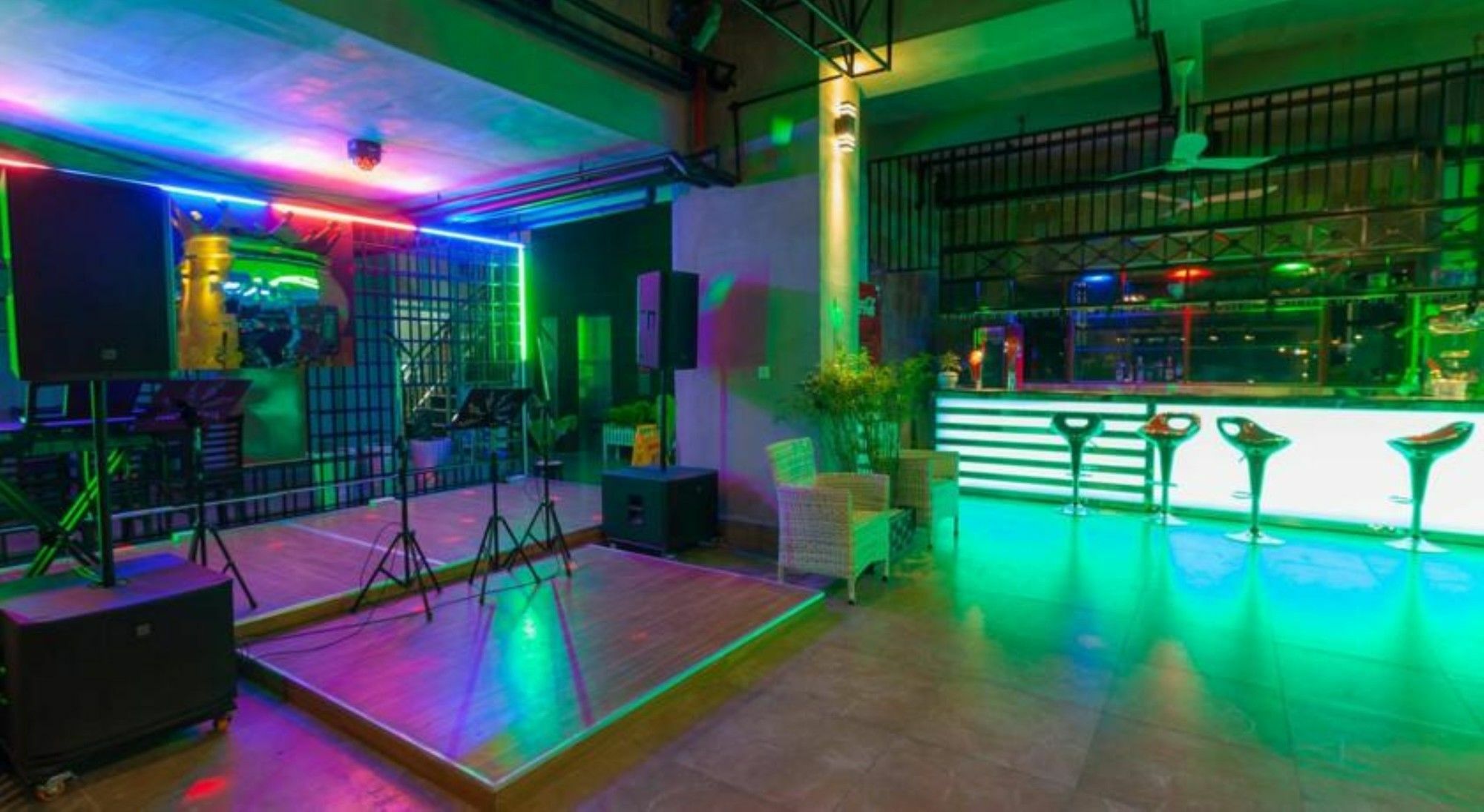 Seventh Heaven Hotel And High Bar Phnom Penh Exterior foto