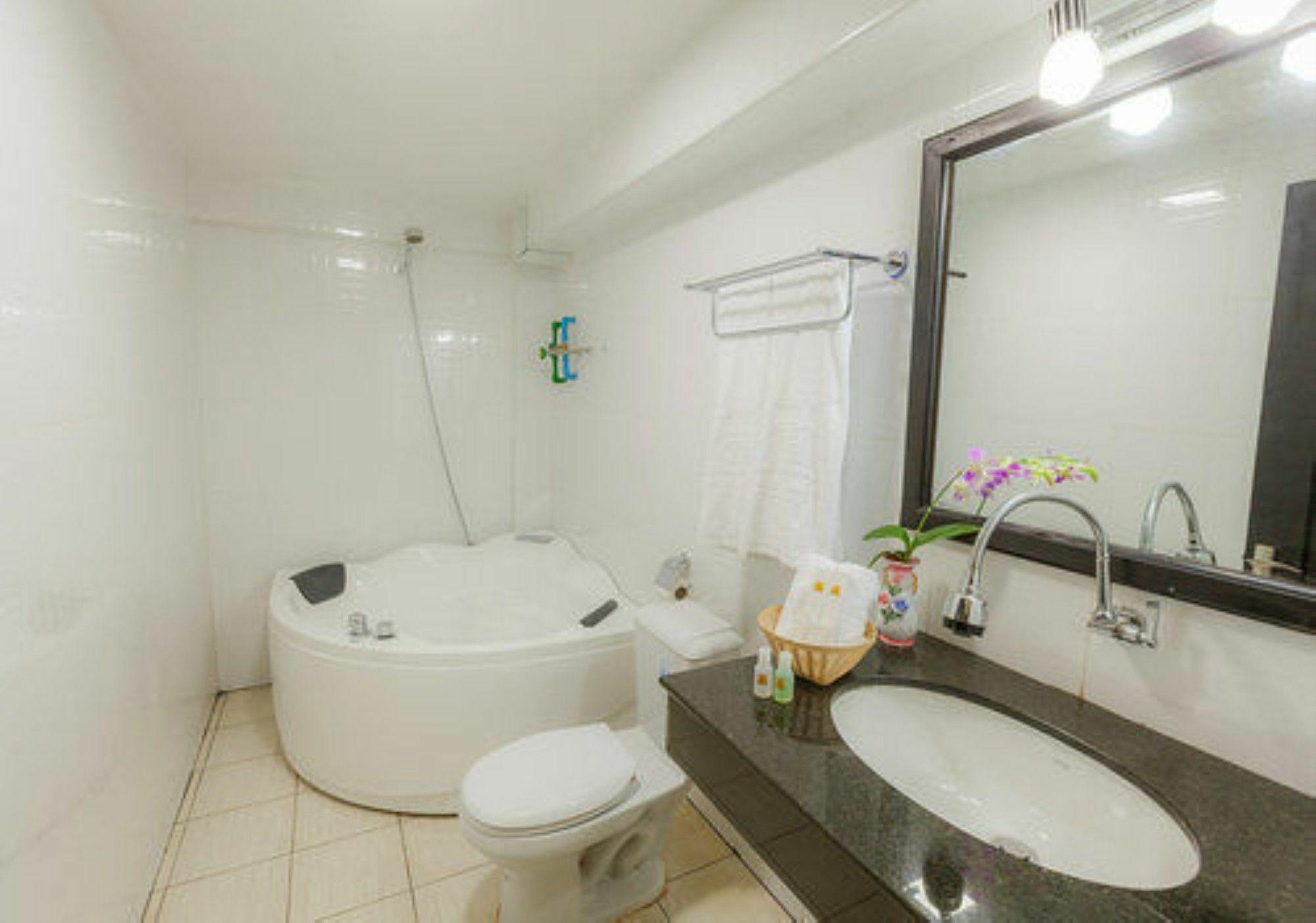 Seventh Heaven Hotel And High Bar Phnom Penh Exterior foto