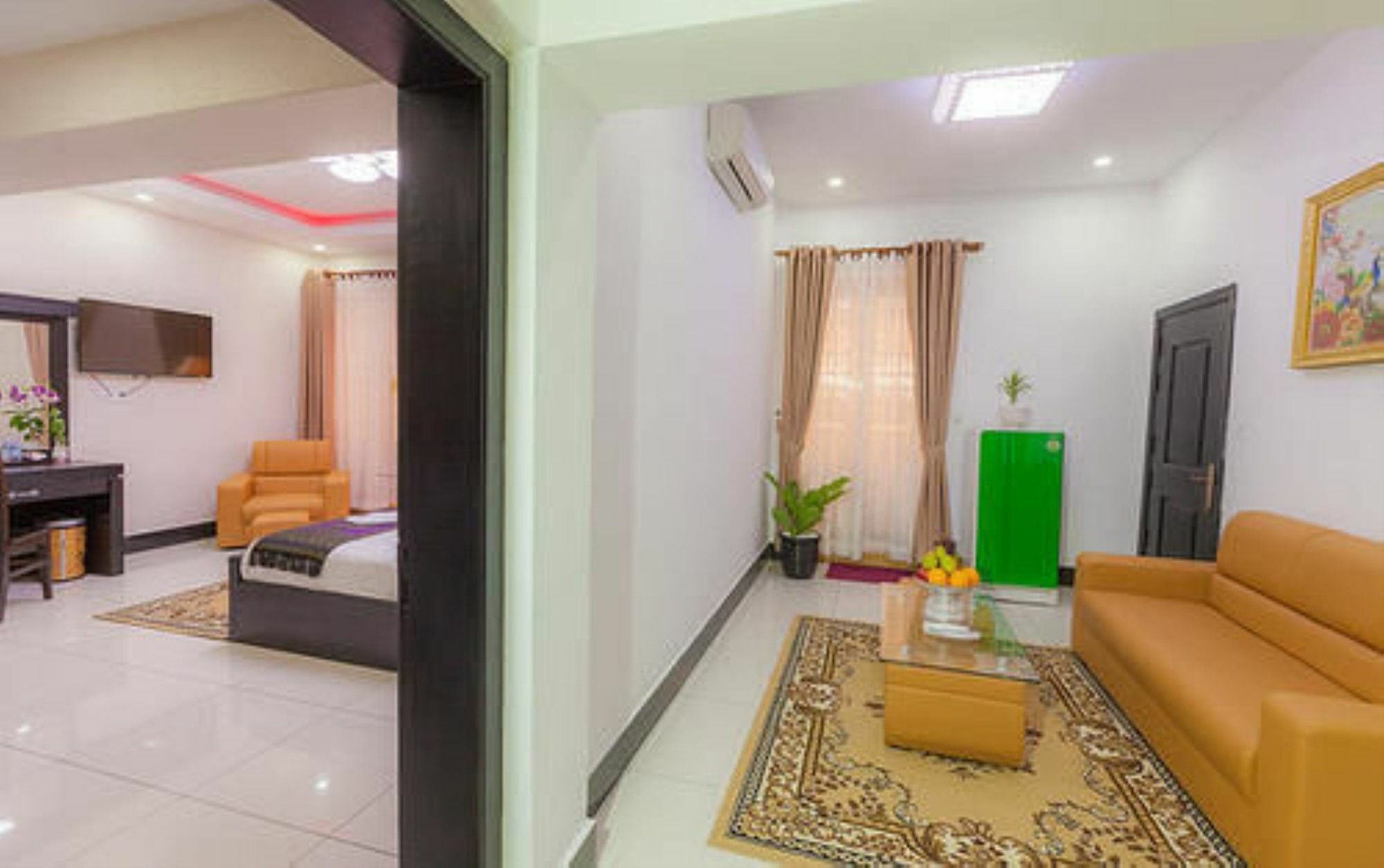 Seventh Heaven Hotel And High Bar Phnom Penh Exterior foto